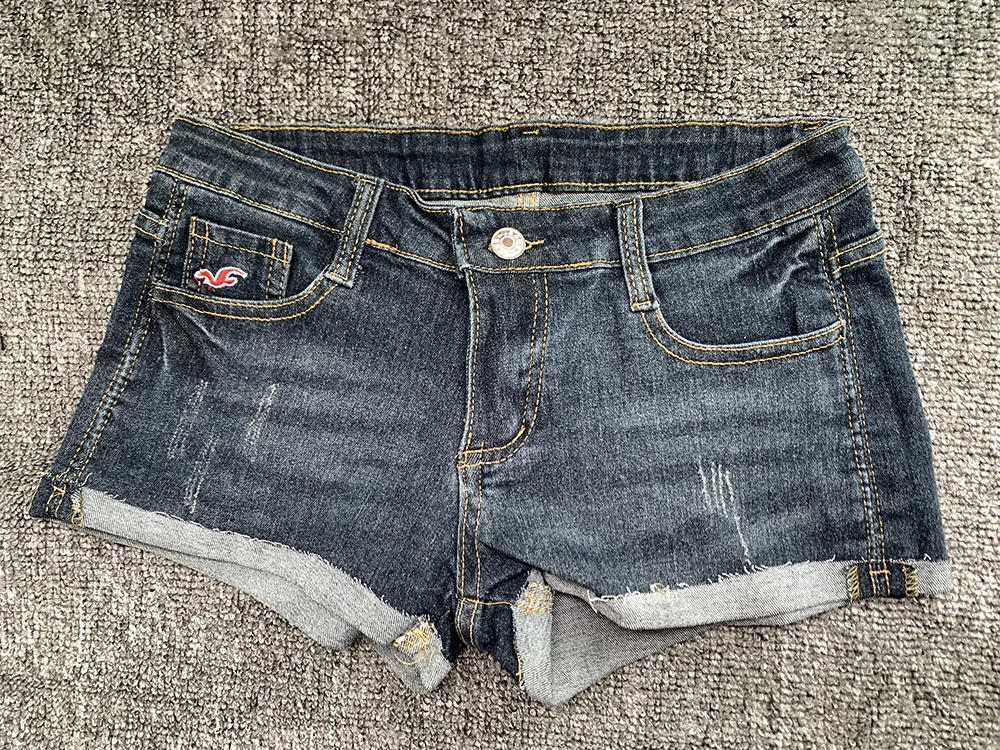 Denim shorts fabric detail