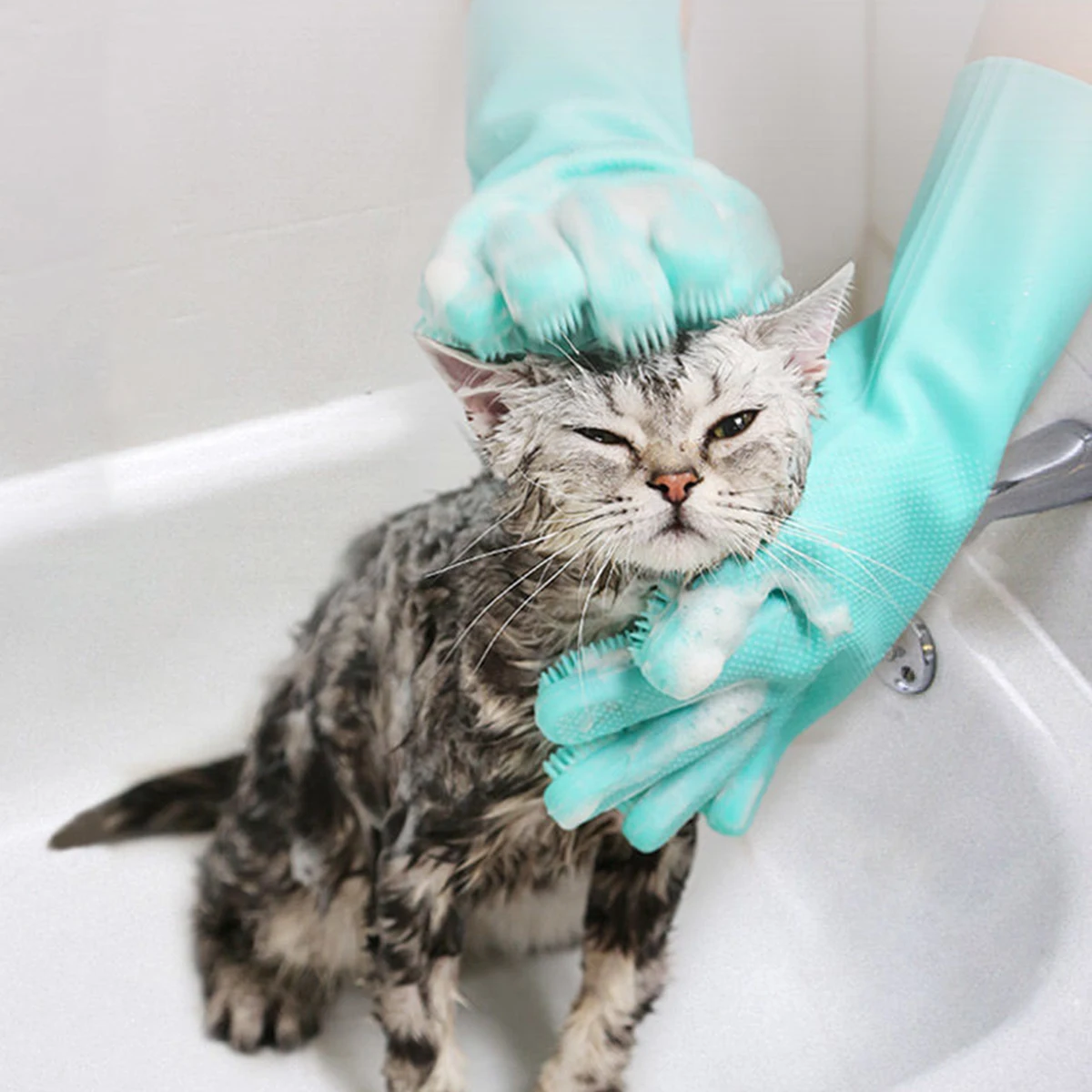 Pet Bathing Massage Glove Silicone with Raised Particles Multi-Use for Cleaning & Massaging Pets