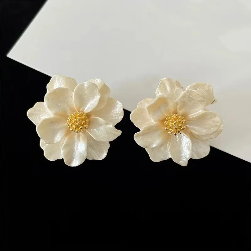 Romantic Sweet White Flower Stud Earrings for Women Vintage