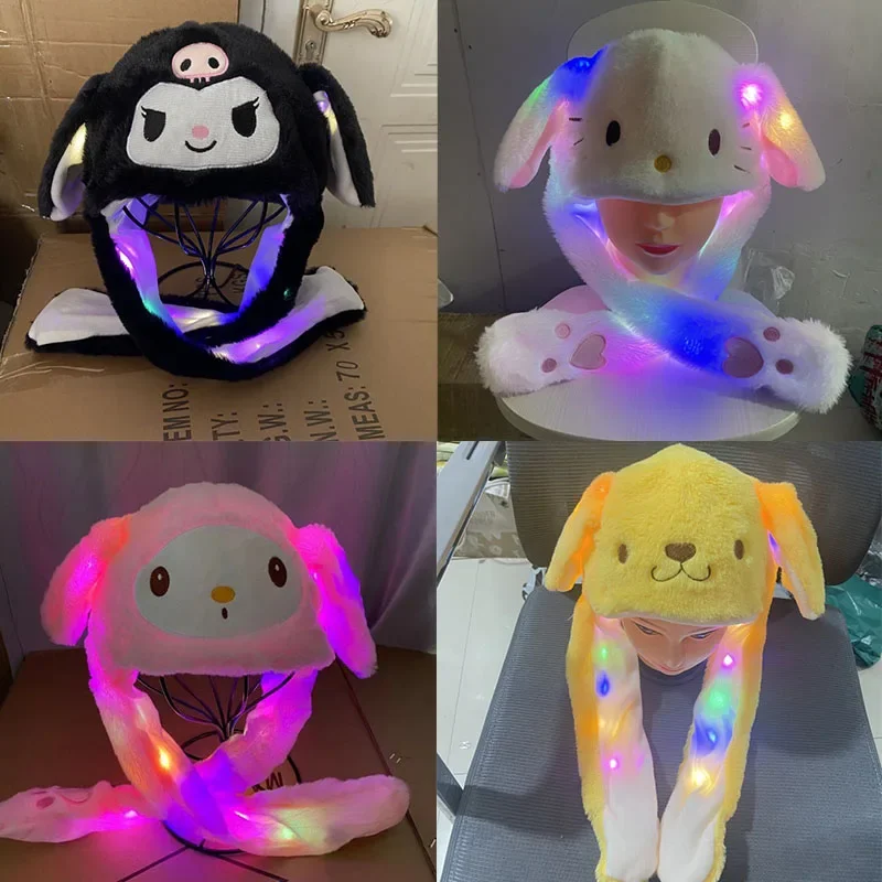 

Шапка Sanrioed Kuromi Cinnamoroll Melody со светящимися ушками, движущаяся плюшевая шапка КТ, кошка, теплый шарф, шапка «все в одном», милая игрушка для девочек и мальчиков, подарок