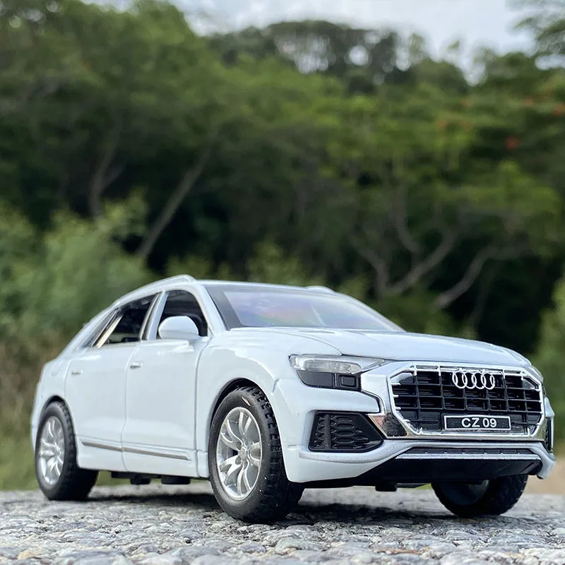 

1:32 игрушечный автомобиль AUDI Q8 SUV игрушечный автомобиль Литые и игрушечные автомобили модель автомобиля Миниатюрная модель автомобиля в масштабе игрушки для детей Подарки