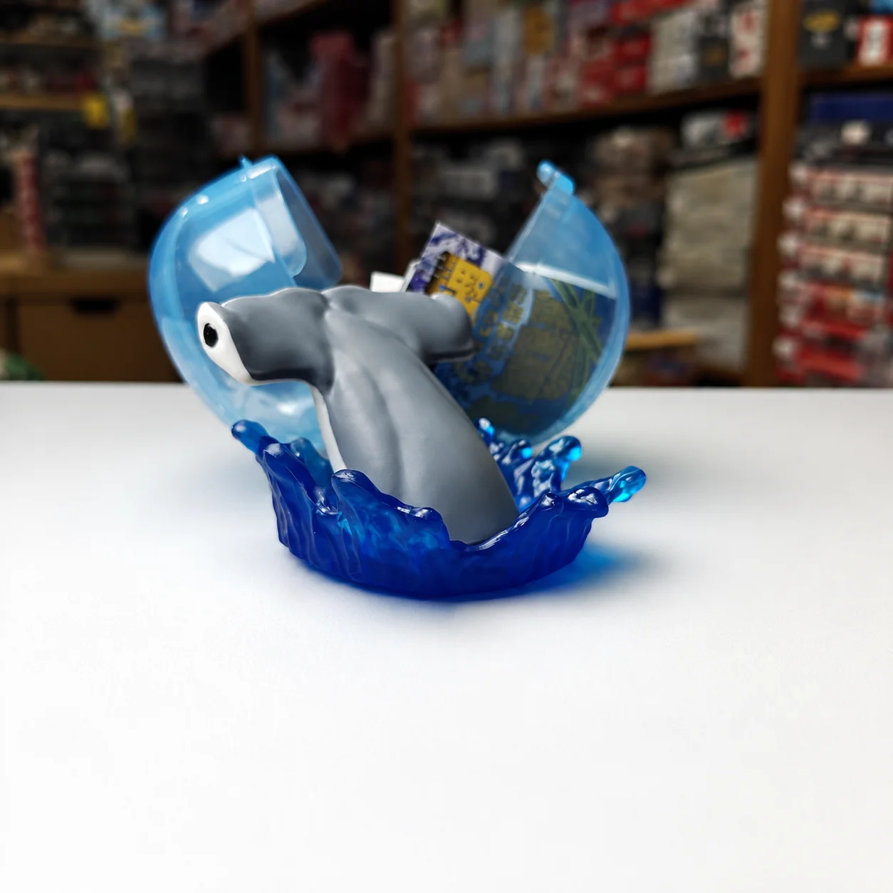 Yell Capsule Toys: Cute & Terrifying Sea Creature Desk Figures - Fish, Shark, Waves Design with Storage Clip