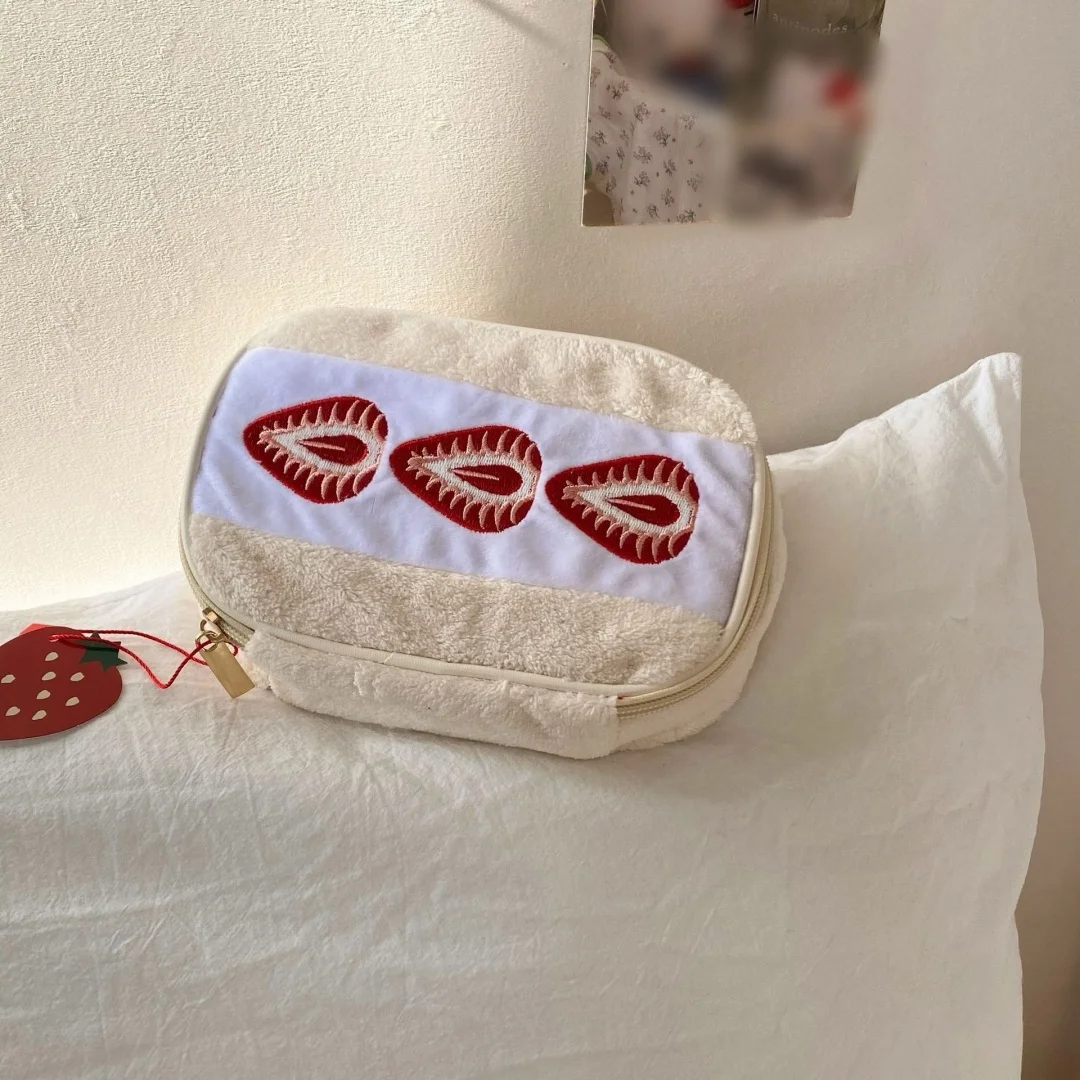 Große Kosmetiktasche Aus Plüsch Für Damen Erdbeer Design_voghion.com