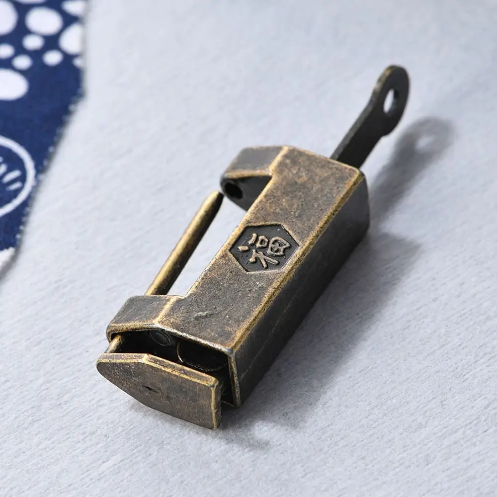 Description Picture 3 of itemDecorative Zinc Alloy Vintage Lock Mini Retro Small Lock Head Antique Padlock Jewelry Storage Box