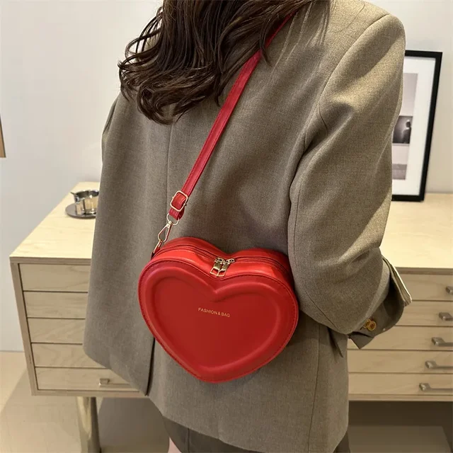 JW PEI 2025 New Women's Heart-Shaped Shoulder Bag 3D Heart-Shaped Wallet Suitable for Commuting and Daily Use 5