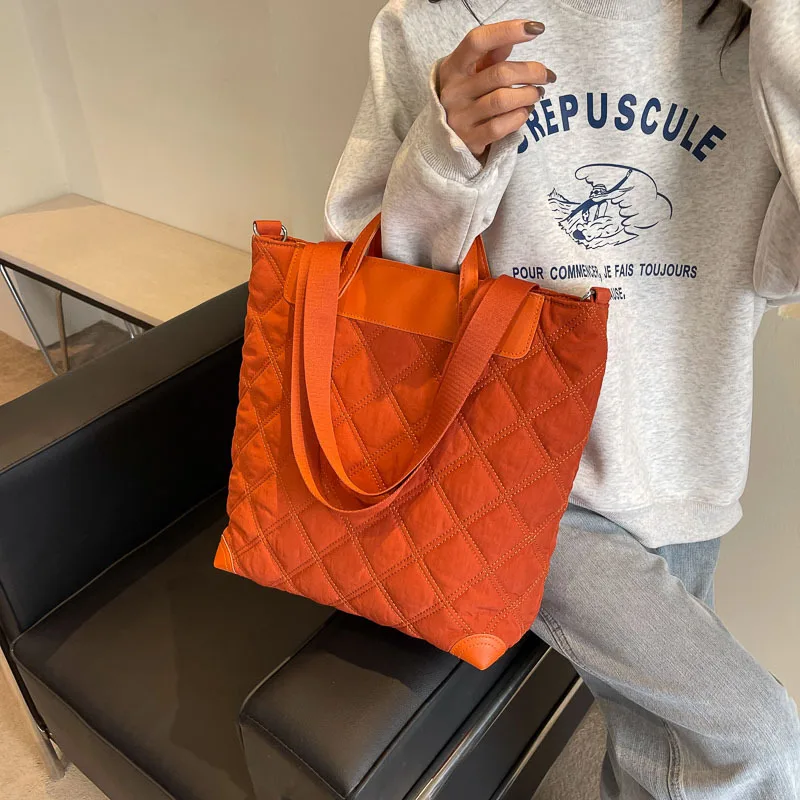 Handbag Autumn and Winter New Commuter Large Capacity Tote Shoulder Bag Casual Fashion Korean Simple Diamond Lattice Solid Color
