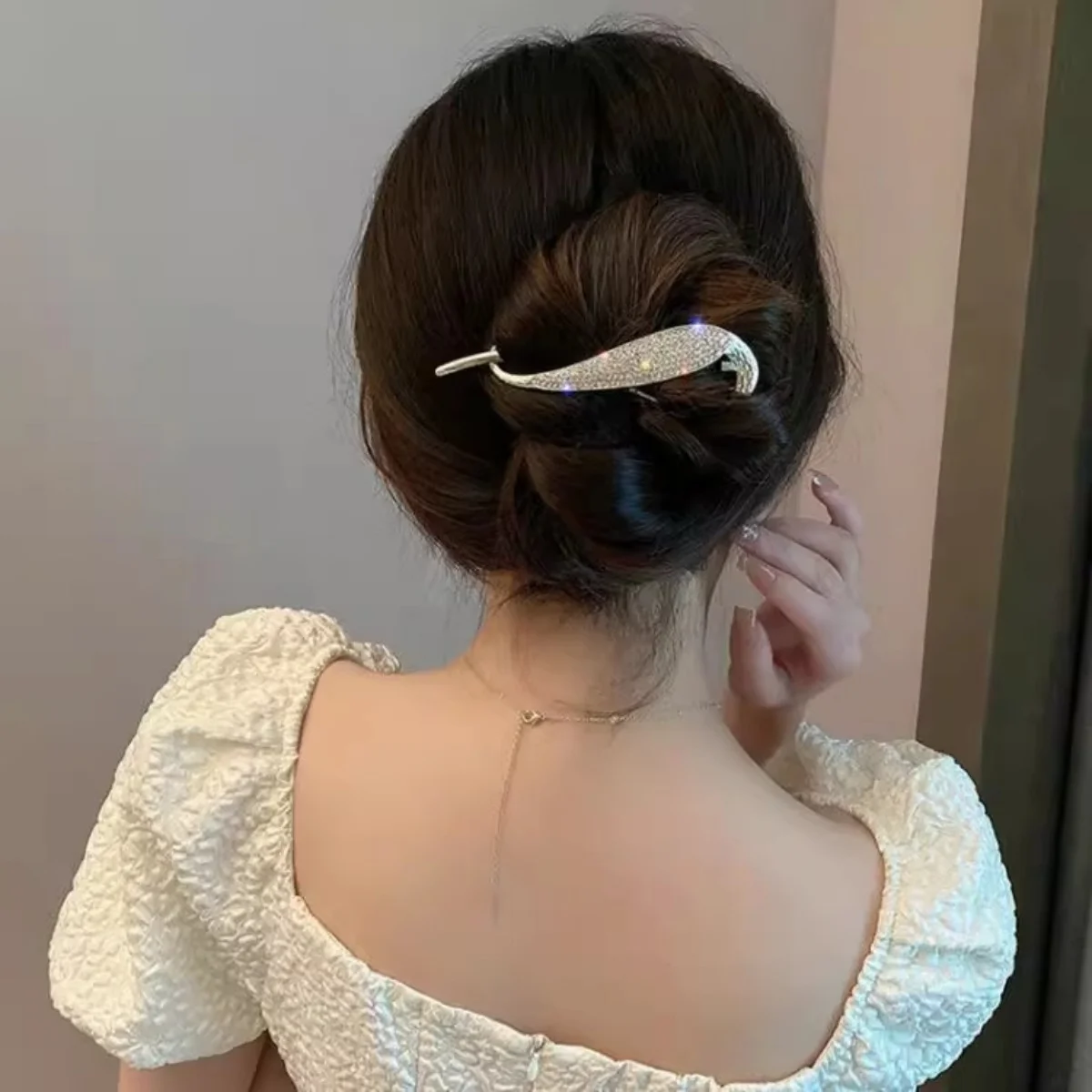 Elegante Glitzer-Perlen-Haarspange für Frauen, trendige gedrehte Haarspange, Mädchen, modisch, Alltag, Haar-Accessoire, Schmuck, Haarnadel – Detail 4