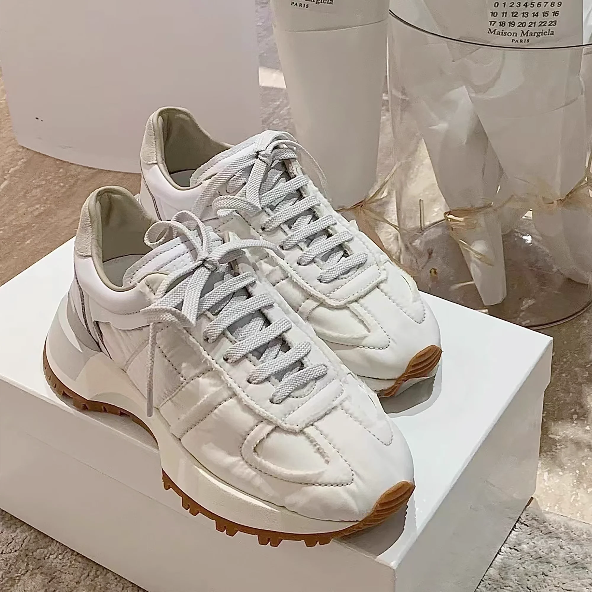 

Leather Casual Sneakers Men Women Thick Sole Heightener Small White Shoes Lace-Up German Training Shoes Couple Daddy Shoes 2023