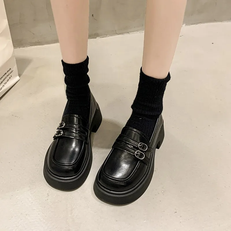 

Туфли женские на квадратном каблуке, повседневные лоферы, без застежки, с пряжкой, однотонные, на весну/осень, 2024