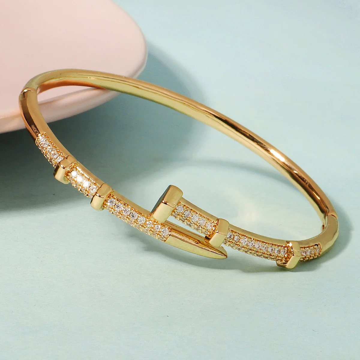Zircon Bracelet Classic Stainless Steel Woman&rsquo;s Nail Bracelet Europe and the United States Popular Bracelets Sparkling Zircon Bangle As A Gift