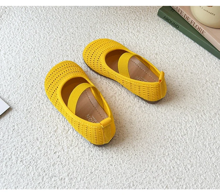 2025 الفتيات حذاء مسطح الانزلاق على لينة وحيد الاطفال نسج الأحذية تنفس جوفاء التدريجي الصيف جديد الأطفال حذاء كاجوال بلون