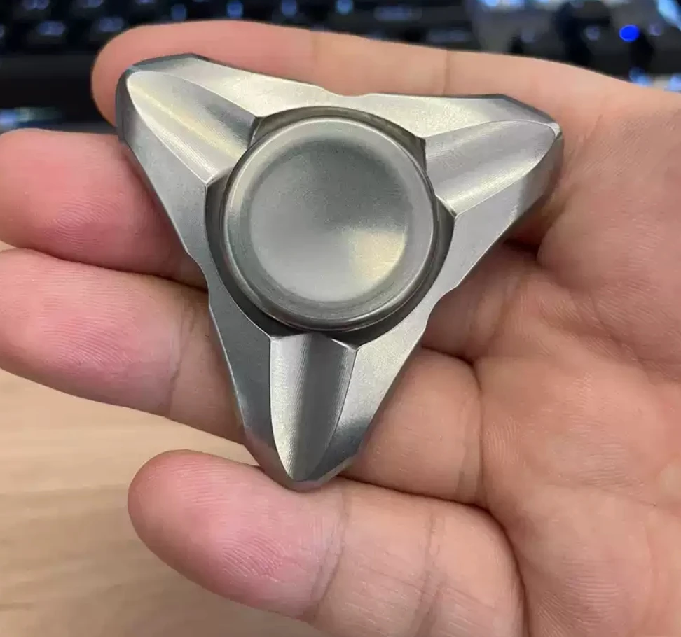 

Used EDC tungsten Fingertip gyroscope Decompression toys