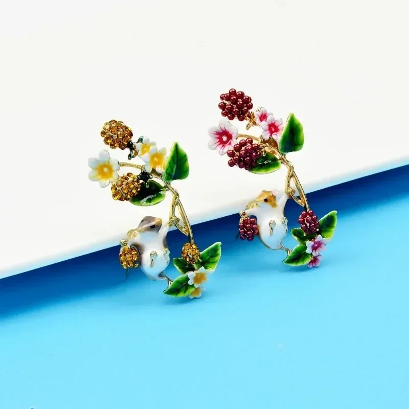 Chipmunk Cranberry Brooch Brooches Cute Chipmunk Cranberry Brooch Funny Little Squirrel Corsage Pin Animal Accessories