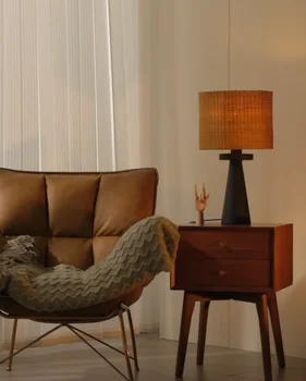 Retro Hand-Woven Resin Table Lamp 1