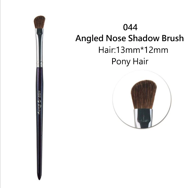 Deluxe Round Head Makeup Brush for Flawless Foundation and Blush Application