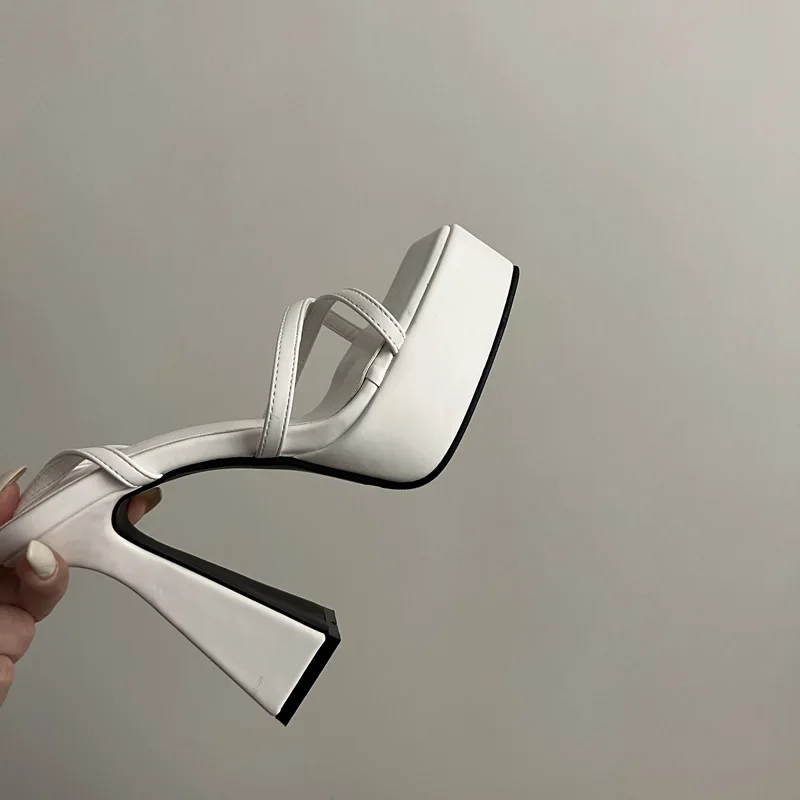 Рисунок 3 - Женские туфли из ПУ кожи