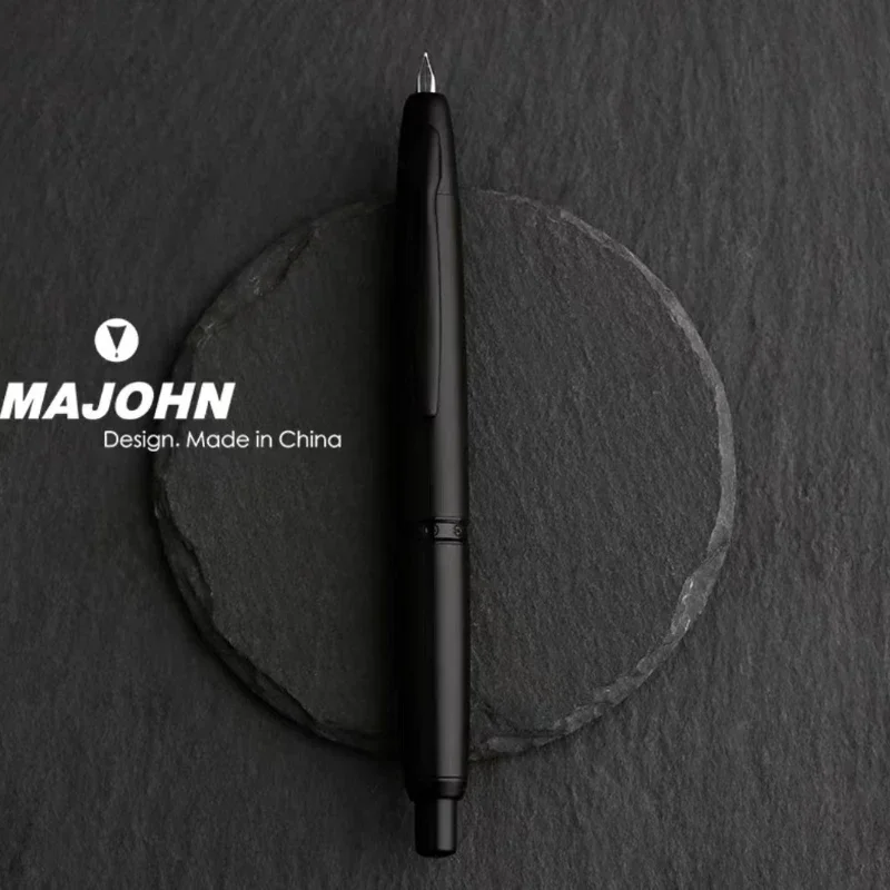 MAJOHN 최종 장인 A1 프레스 유형 텔레스코픽 펜은 날카로운 검은 전사 금속 페인트 미세한 뾰족한 쓰기 연습 포즈를 밀어냅니다.