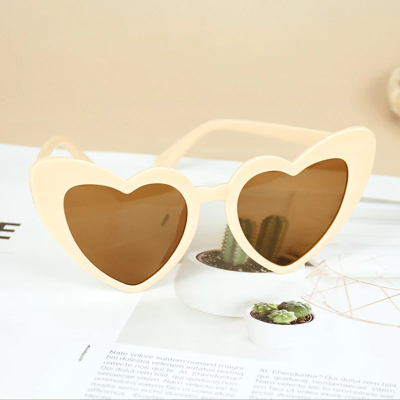 Set Di 8 Occhiali Da Sole A Forma Di Cuore Per Addio Al Nubilato | Regali Damigelle In PVC | Decorazioni Feste Rosa - 3