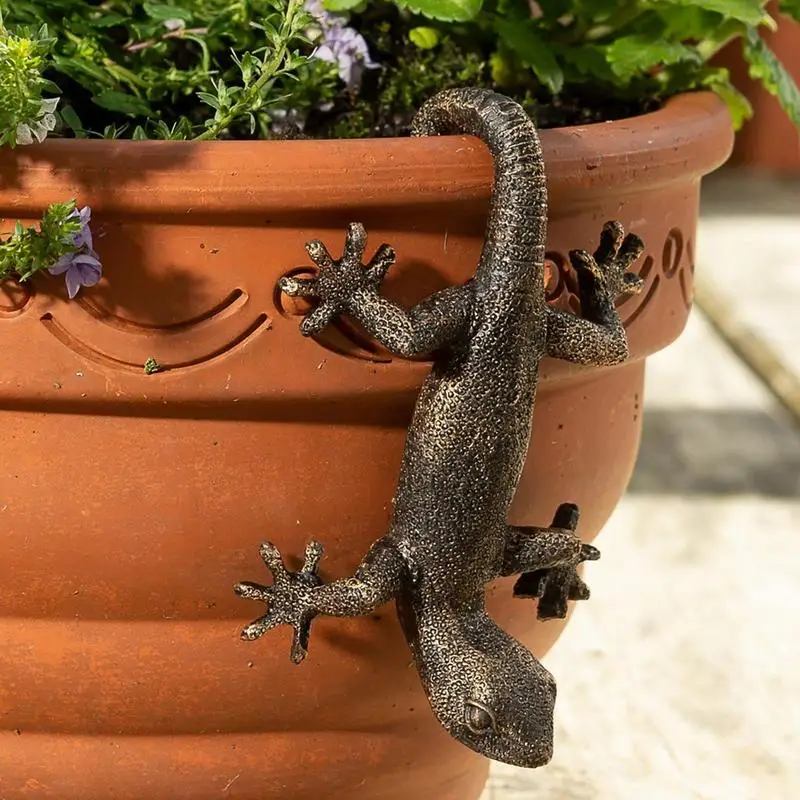 Whimsical Gecko Planter Pot Hugger for Home Garden