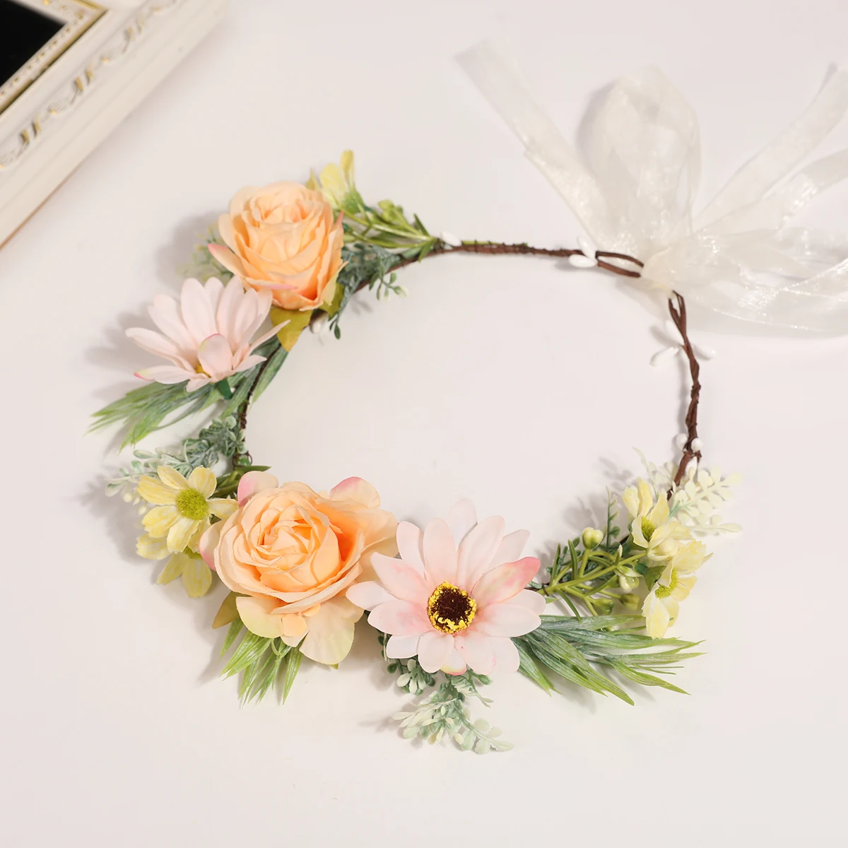 Einfaches und Modisches Ätherisches Künstliches Blumen-Haarband mit Frischen Gänseblümchen und Rosen Foto Hochzeit Urlaub Feenblume W – Detail 11