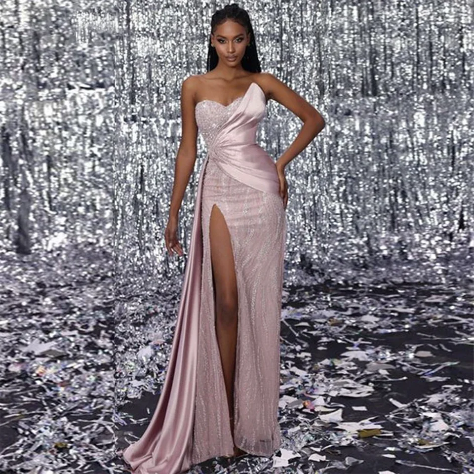 Maßgeschneidertes elegantes fleischrosa Pailletten-Meerjungfrauen-Gala-Hochzeitskleid 2026, rückenfreies Satin-Brautkleid mit Schleppe für Damen – Detail 3