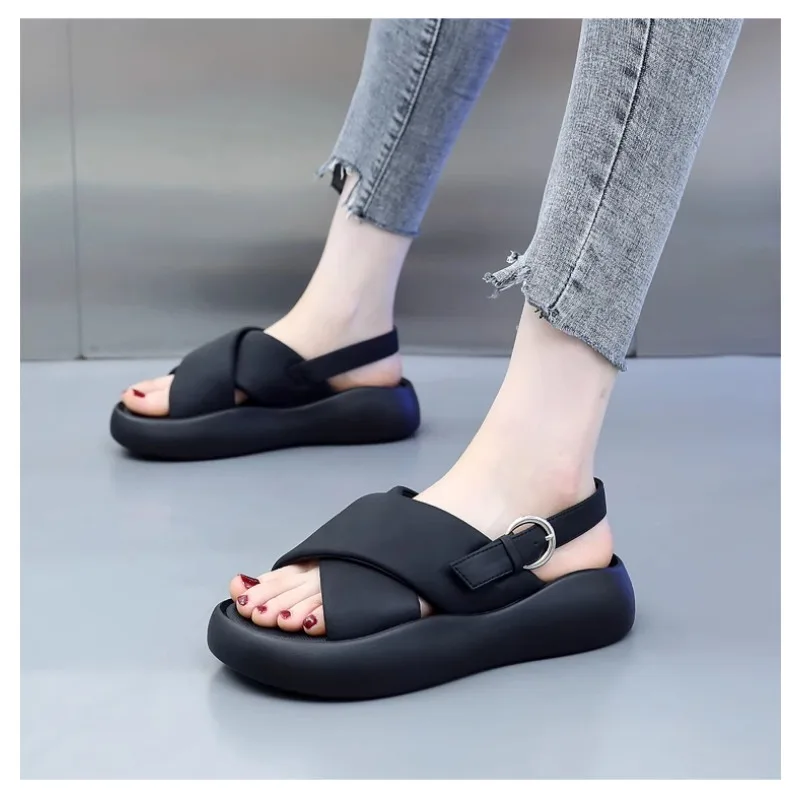 Thick soled sandals for women's summer beach shoes, high-end casual flat shoes