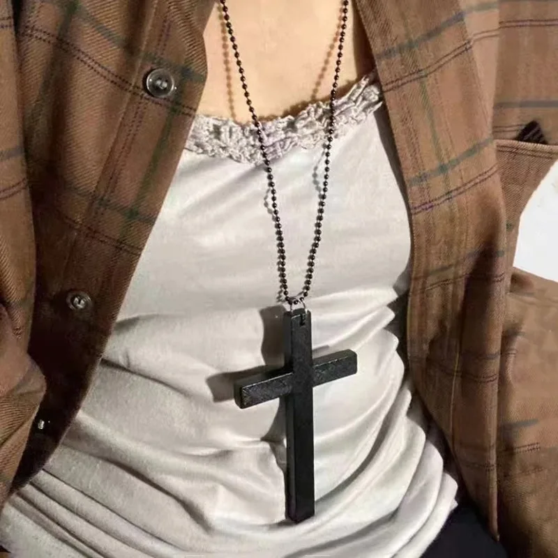 Elegant Y2K Layered Cross Necklace with Collarbone Chain Design