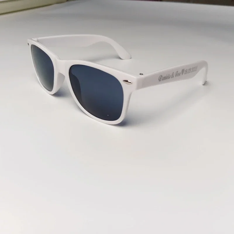 20/30 bespoke wedding party favours for guests to take photographs