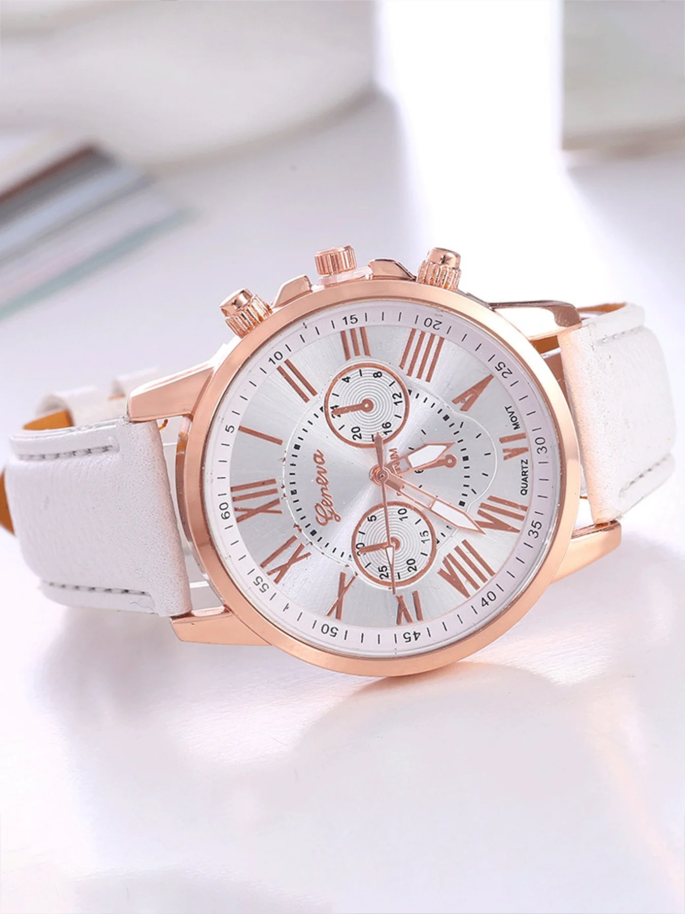 Fashion watch, simple and cute butterfly jewelry, classic and versatile watch, color plate, women's wrist watch set