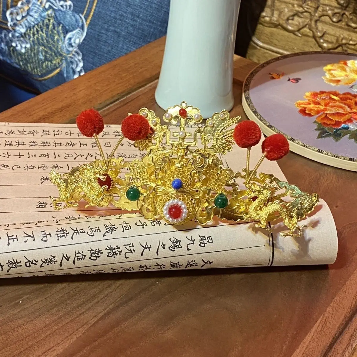 

Женская позолоченная Корона из волос дракона с красными пушистыми бусинами