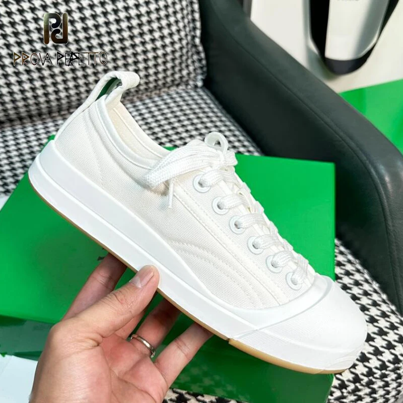 

Fat Toe Couples New Canvas Shoes Lace Up Leisure Flat Comfortable Spring Summer New Fashion Designer Shoes Vulcanized Sneakers