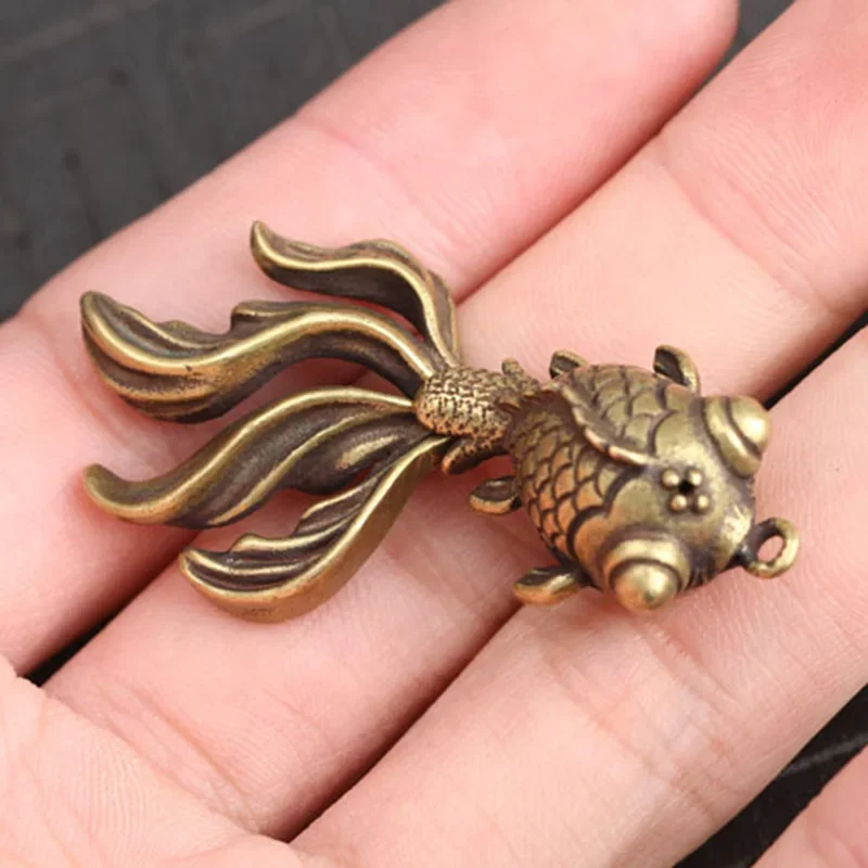 

Keychain Pendant Mini Vintage Brass Goldfish Statue Back Hollow Fish Home Office Desk Decoration Ornament Toy Gift