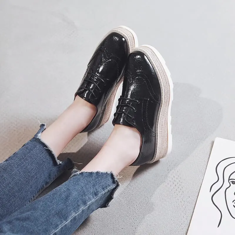 

All-Match British Style Womens Derby Shoes Modis Clogs Platform Female Footwear Autumn Preppy Leather Cross 2023 Creepers Dress