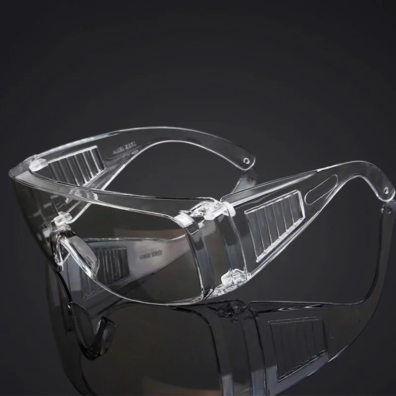 Lot de 5 lunettes de protection anti-buée empilées, parfaites pour équiper une équipe en laboratoire ou chantier.