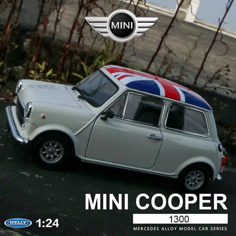 Welly 1:24 Scale 1973-1975 Mini Cooper 1300 cc Car Diecast Model