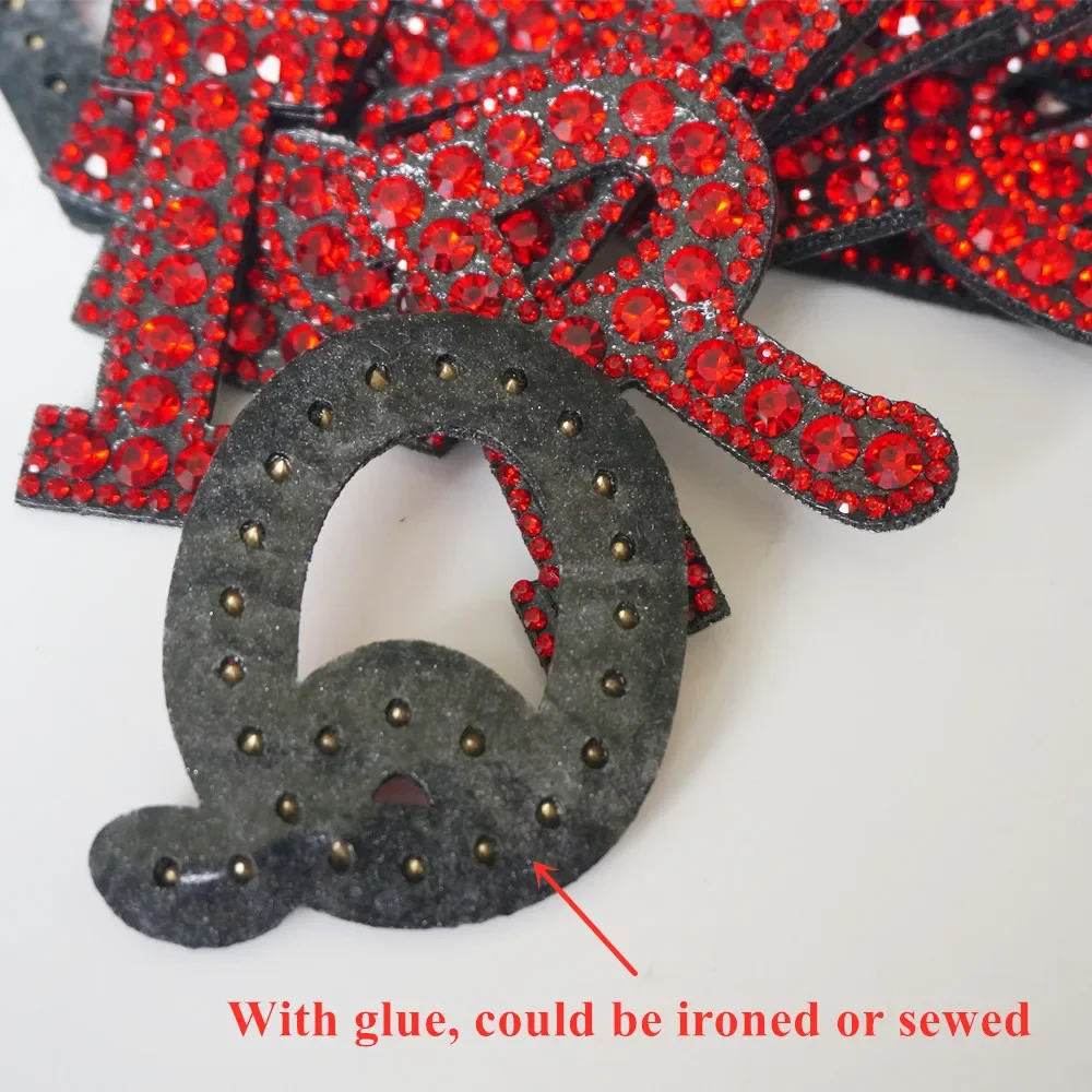 A-Z 레드 라인 석 영어 알파벳 편지 철 패치 배지 3D 패치 가방 모자 청바지 아플리케 옷 DIY 공예