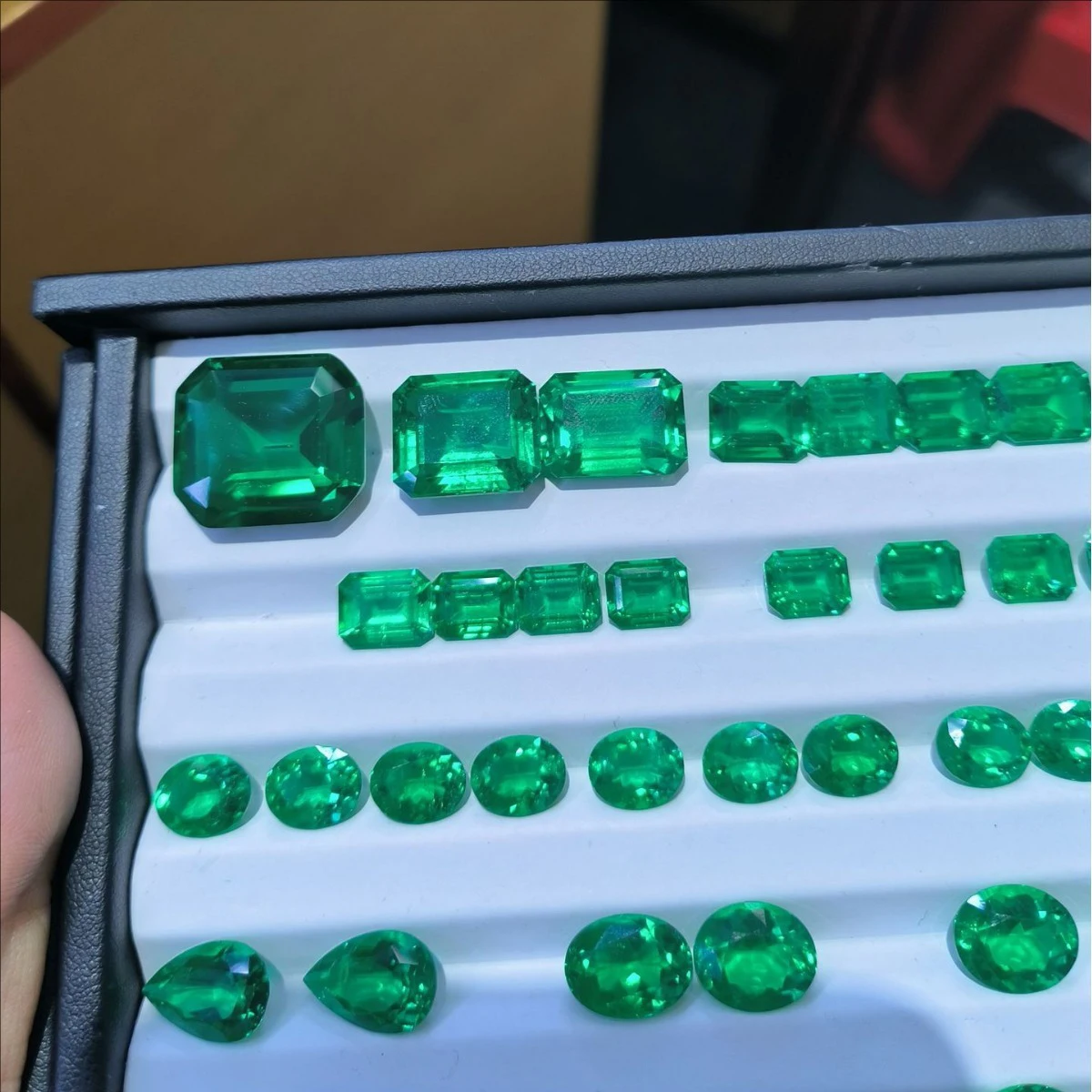 Emerald Cut Lab Grown Columbia Emerald 3mm-12mm Hand Cutting Green Color Gemstones For Jewelry Setting