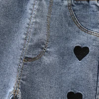Denim Jeans mit Herzen / Blumen – Bild 5