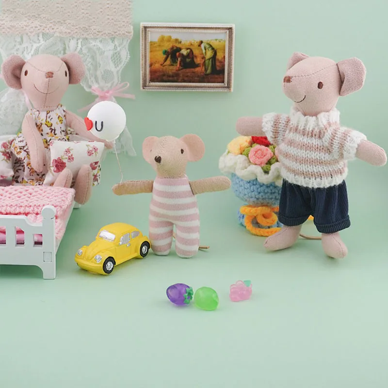 Miniature Mouse Dollhouse Figurines - Festive Decor & Perfect Gift Ornament (1:12 Scale, 5.9-inch)