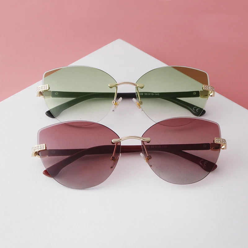 Occhiali Da Sole Cat Eye Senza Montatura – Oversize Colorato – Lenti In Policarbonato UV400 – Unisex – Viola