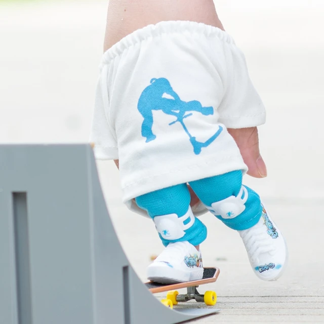 Mini Finger Clothing Scooter Set Small Finger Skateboard avec