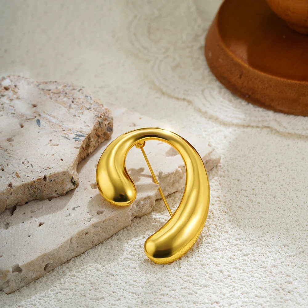 2025 New Personality Molten Droplet C Shape Brooch for Women Sleek Stainless Steel PVD Waterproof Minimalist Versatile Brooches