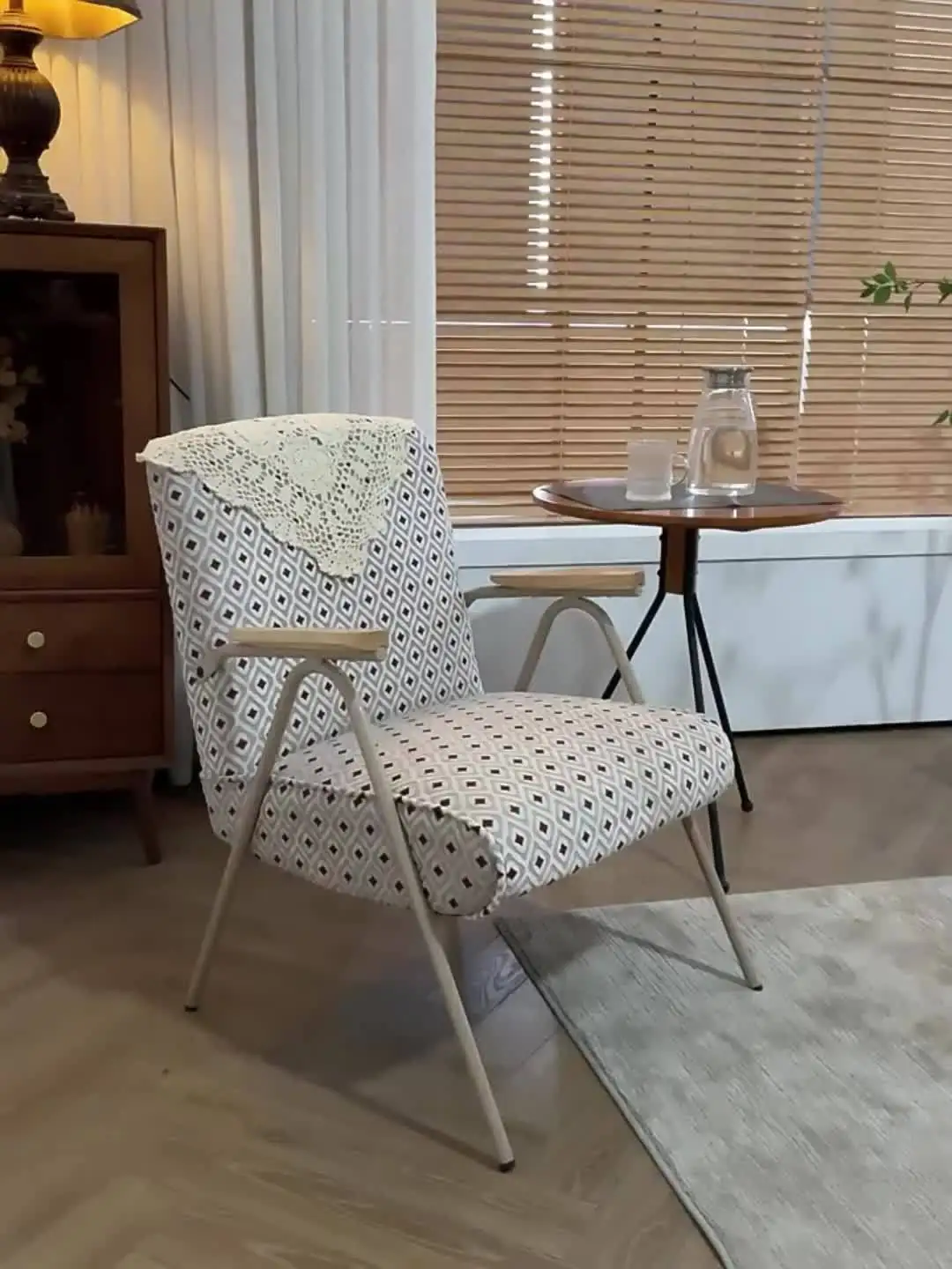 Balcony Iron Single Sofa Chair Set for Small Spaces Homestay Lounge Commercial Talk Set with Trendy Mini Sofa and Coffee Table