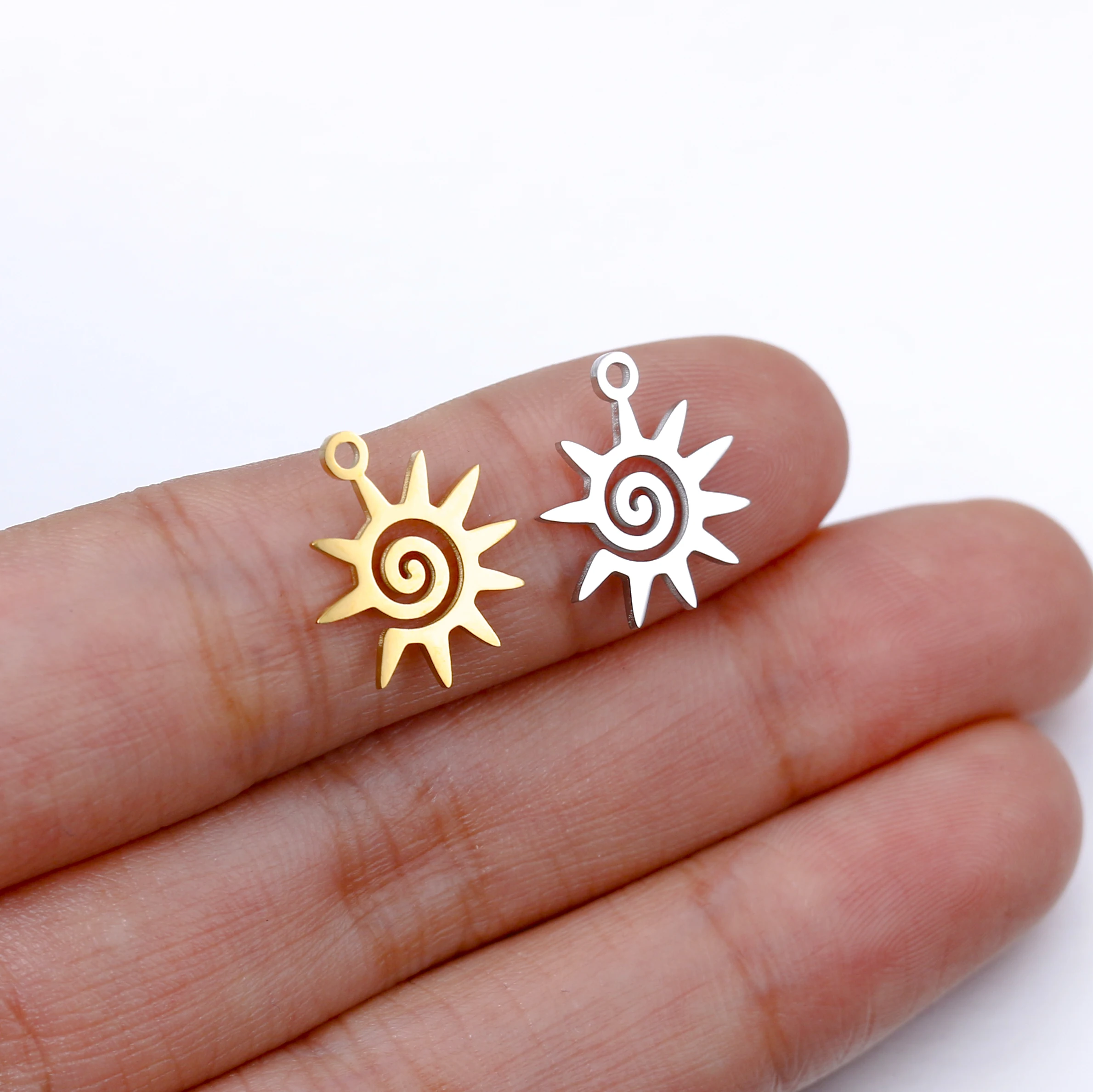5 Stück 18 Karat vergoldeter Edelstahl Charm Sun Charms DIY Halskette Armband Ohrringe Anhänger Schmuck Zubehör Großhandel – Detail 8