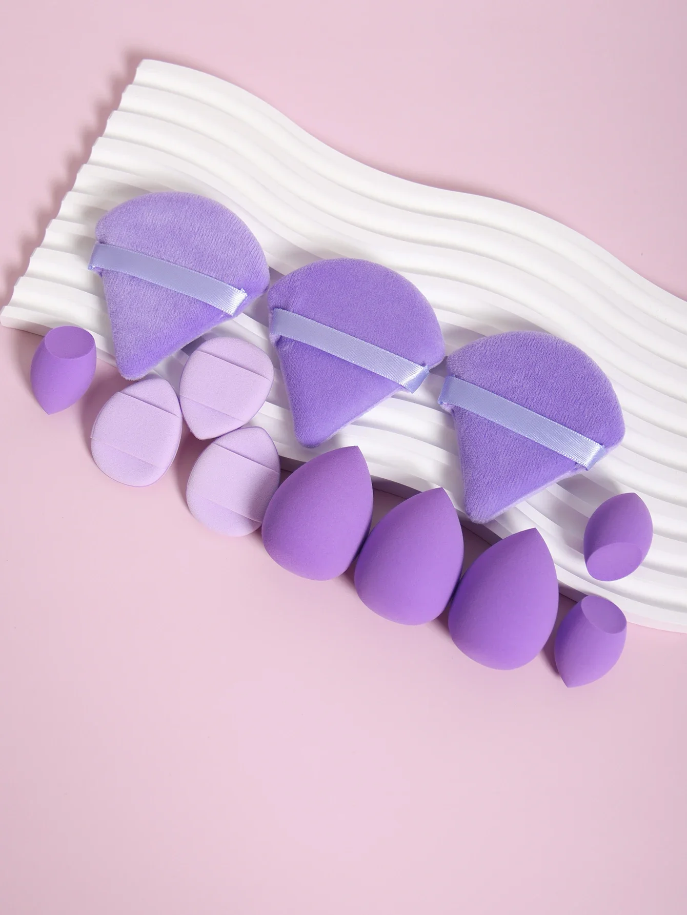 A 12 Piece Set of Versatile Makeup Sponges, Consisting of 3 Loose Powder Puffs, 3 Mini Cushion Powder Puffs, 3 Beauty Eggs, and 3