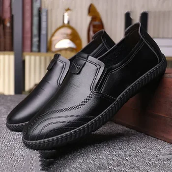 Scarpe casual da uomo in pelle Mocassini da uomo leggeri fatti a mano Moda traspirante Scarpe da passeggio comode Scarpe da guida slip-on 1