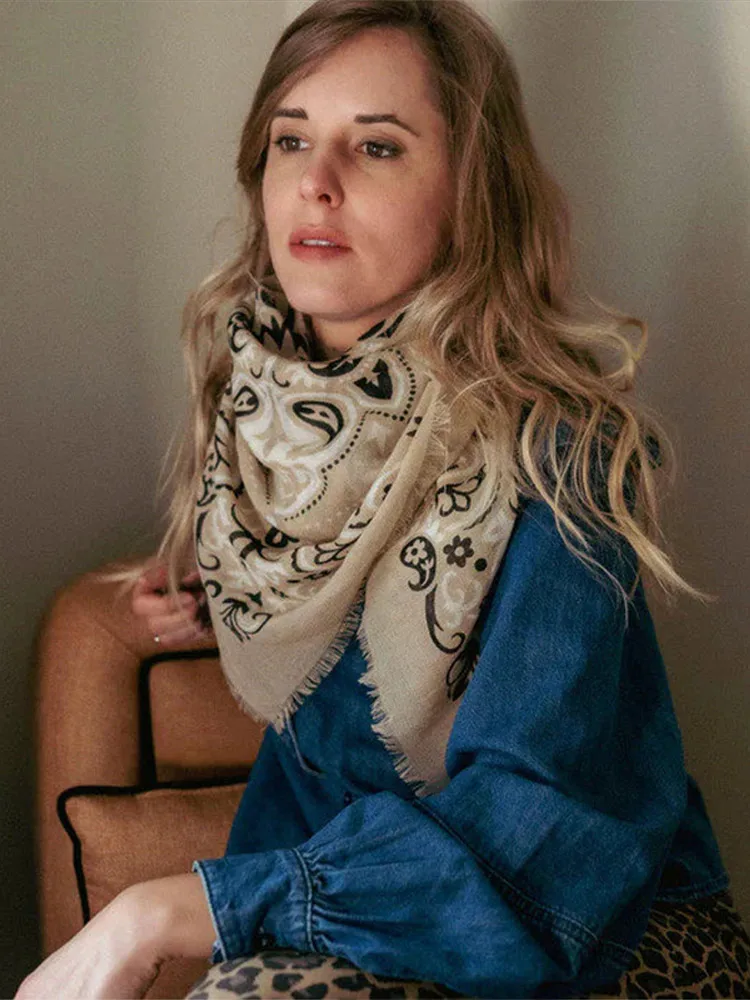 Women Vintage Scarf  Retro Floral Paisley Print Square Scarfs Frayed Edges Lightweight Shawl Spring New Outfit For Woman - 3