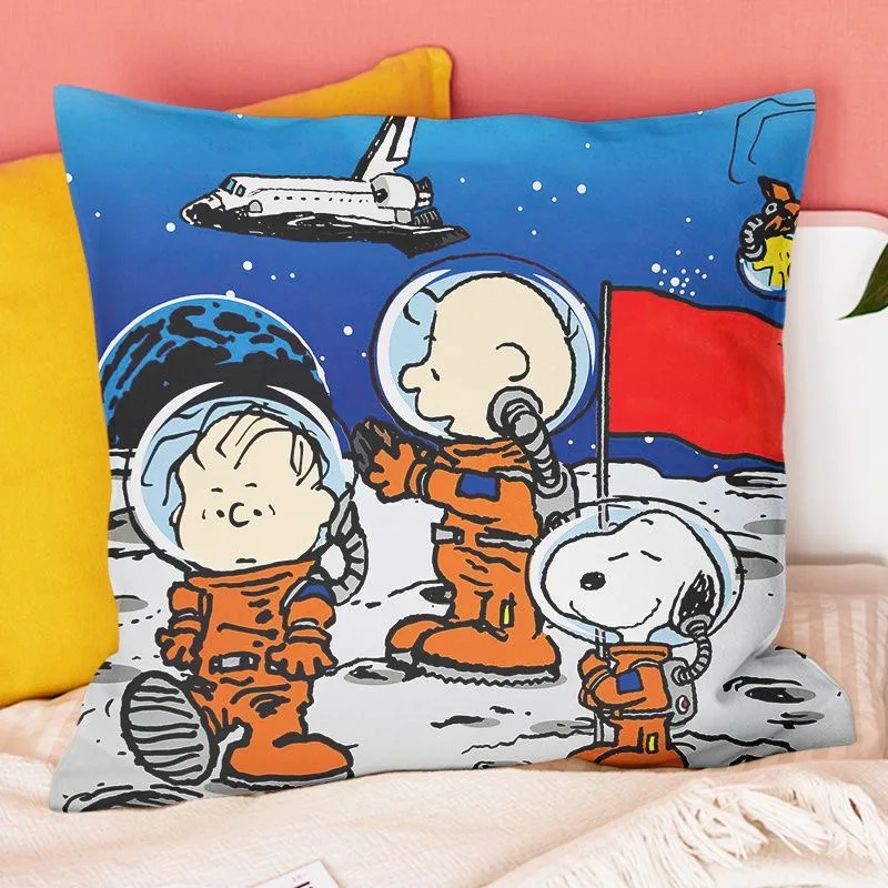 thumbnail image 1 of Almohada con estampado de anime de Peanuts, cojín suave con dibujos animados kawaii de Snoopy y Charlie Brown, cojín decorativo para sofá, silla, cama de coche, 1 of 4