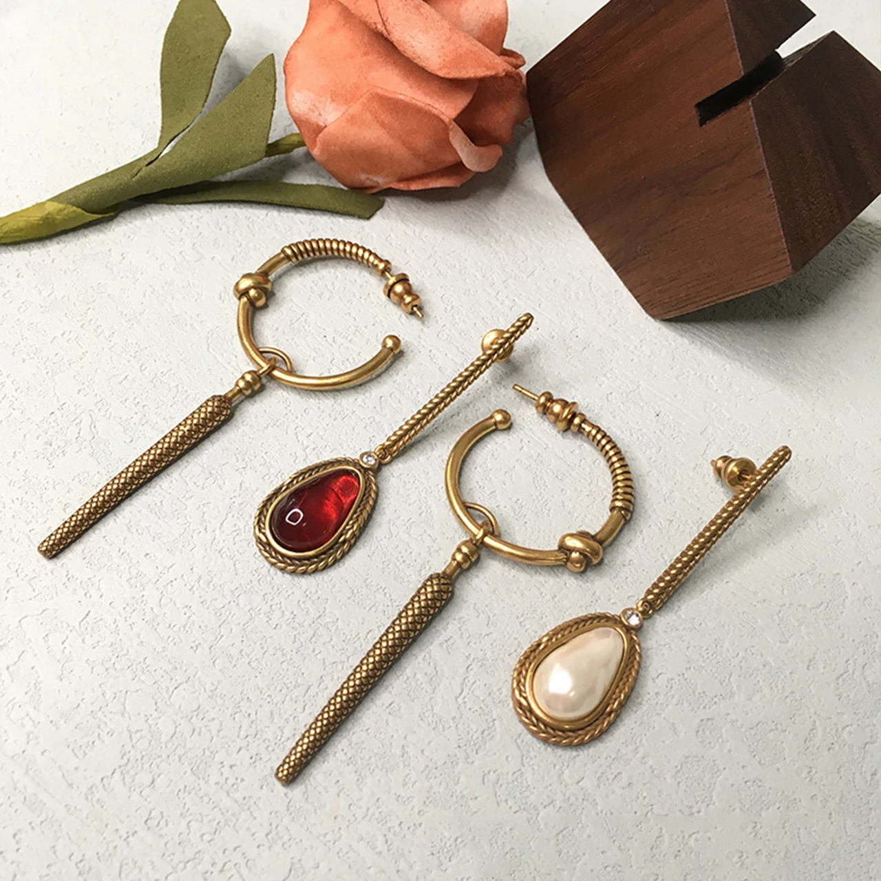 

Hot Brand Classic Retro Asymmetrical Earrings Fashion Pendientes Punk Rock Earrings For Women aretes de mujer modernos 2022