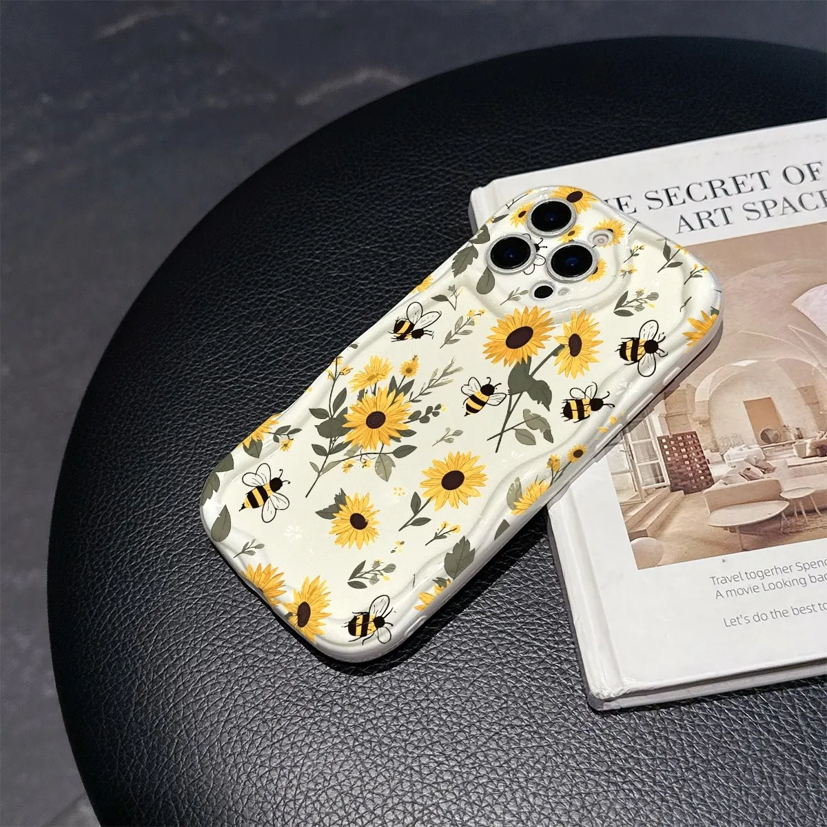 Sunflower Cream Wavy Edge Soft Phone Case